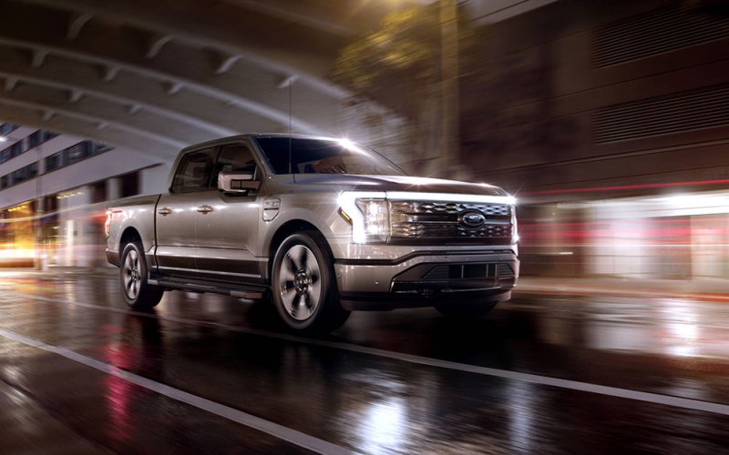 مزايا ذكية في شاحنة فورد F-150 لايتنينغ