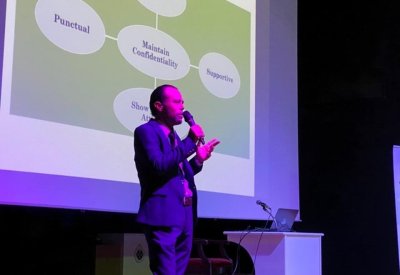 طلبة "التعليم التطبيقي" بجامعة البحرين يتعرفون متطلبات وأخلاقيات العمل
