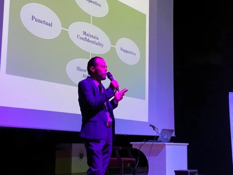 طلبة "التعليم التطبيقي" بجامعة البحرين يتعرفون متطلبات وأخلاقيات العمل