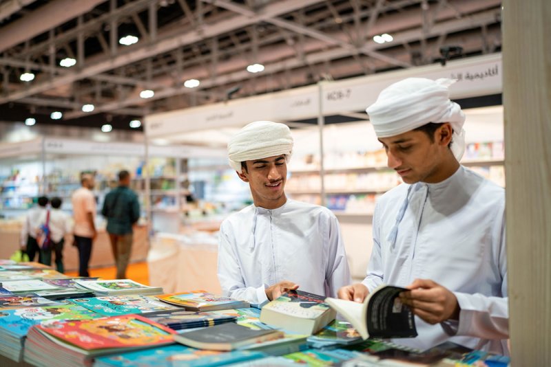 "جمعية الناشرين الإماراتيين" تنقل الكتاب الإماراتي إلى القارئ الخليجي في عُمان والسعودية