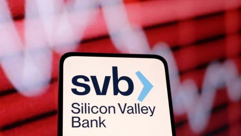 رئيس "SVB" باع أسهماً بـ 3.6 مليون دولار قبل انهيار البنك