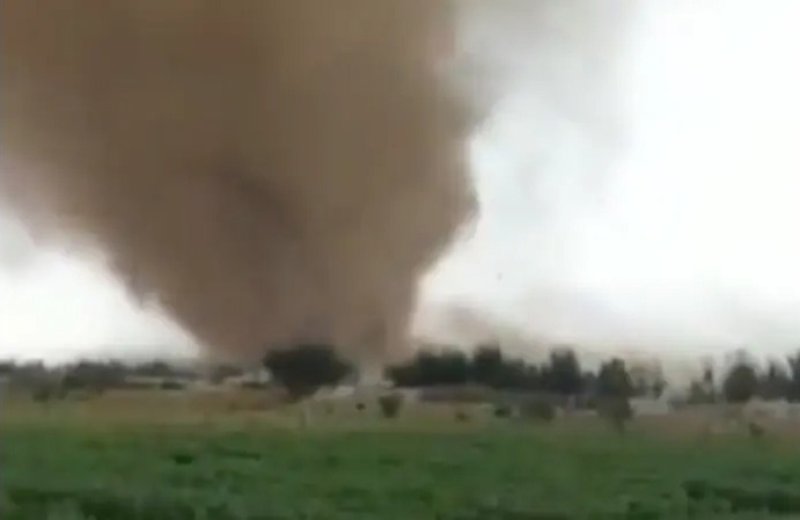 بالفيديو: ابتلع ما في طريقه.. مشاهد غير مسبوقة لإعصار في الطائف
