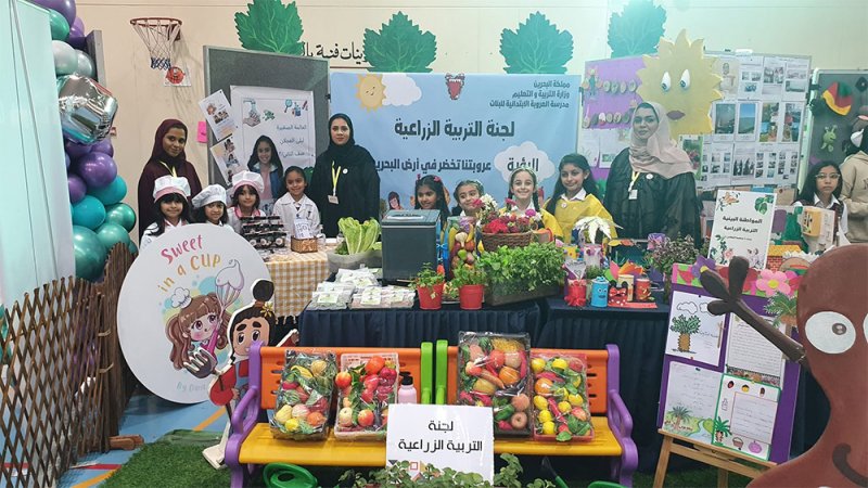 200 طالبة يستخدمن جهاز خاص في مدرسة العروبة لتحويل بقايا الأطعمة إلى "سماد عضوي" 