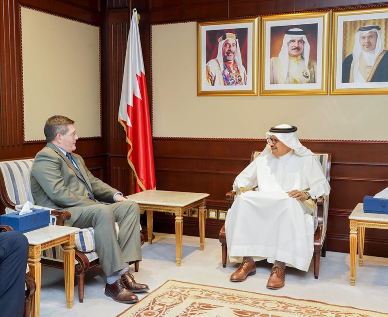 وزير الخارجية يستقبل سفير المملكة المتحدة لدى مملكة البحرين