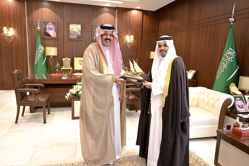 سمو أمير منطقة حائل يستقبل سفير البحرين
