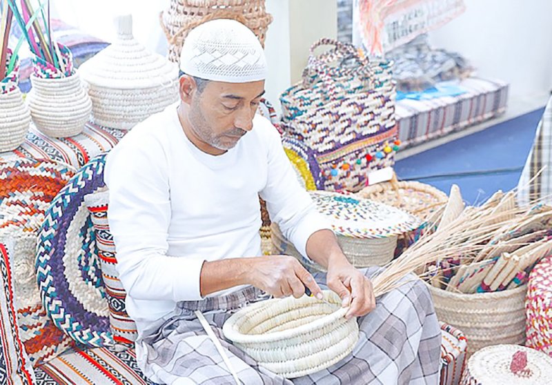 السوق الشعبية تجتذب وفود “البرلماني الدولي”