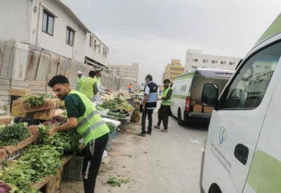 173 فرشة مخالفة للباعة الجائلين بمنطقة رأس زويد.. و"بلدية الجنوبية" تزيلها