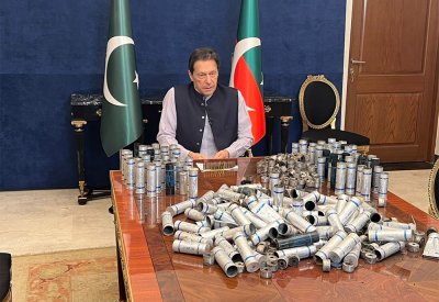 محكمة لاهور العليا تقرر تعليق أمر اعتقال عمران خان