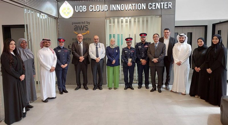 فريق من وزارة الداخلية يطلع على تقنيات "مركز الإبداع السحابي" بجامعة البحرين