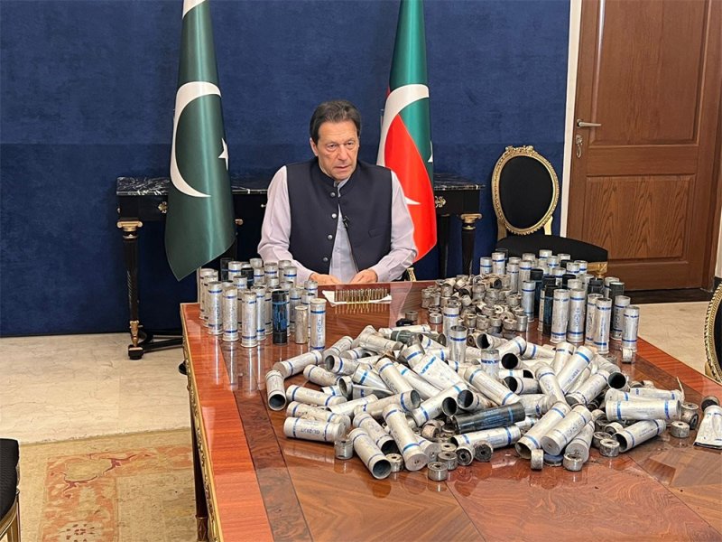 محكمة لاهور العليا تقرر تعليق أمر اعتقال عمران خان