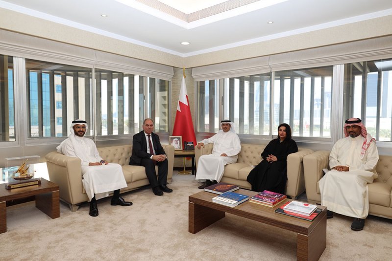 وزير العدل يستقبل عضو مجلس العموم و وزير الظل للشرق الأوسط وشمال أفريقيا بالمملكة المتحدة