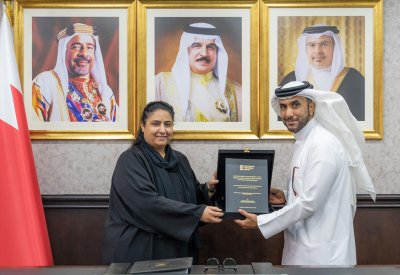 الأمين العام لمجلس التعليم العالي تستلم نسخة من رسالة ماجستير للباحث سلمان الحوطي