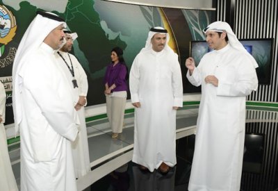وزير الإعلام يشيد بما تشهده العلاقات بين مملكة البحرين ودولة الكويت من نماء متواصل