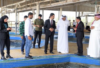 وزير شؤون البلديات والزراعة يشيد بجهود طلبة البولتكنيك في بناء أحواض استزراع الأسماك الذكية