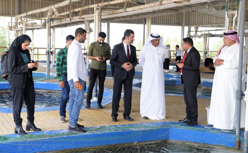 وزير شؤون البلديات والزراعة يشيد بجهود طلبة البولتكنيك في بناء أحواض استزراع الأسماك الذكية