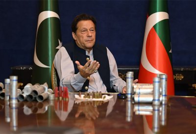 باكستان.. إسقاط أمر القبض على عمران خان