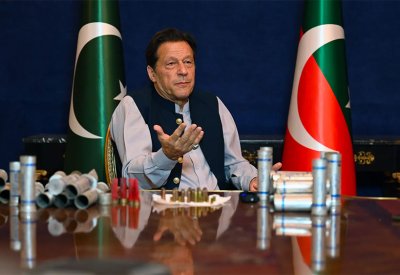 باكستان.. إسقاط أمر القبض على عمران خان