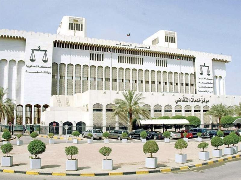 محكمة كويتية تخلي سبيل وزير سابق في قضية تنفيع