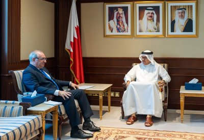 وزير الخارجية يستقبل سفير دولة إسرائيل لدى مملكة البحرين