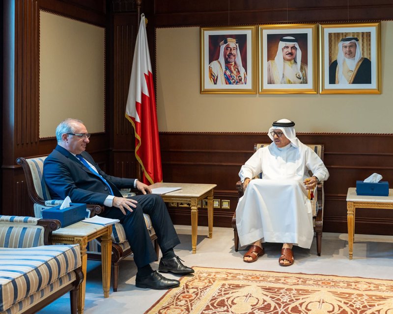وزير الخارجية يستقبل سفير دولة إسرائيل لدى مملكة البحرين