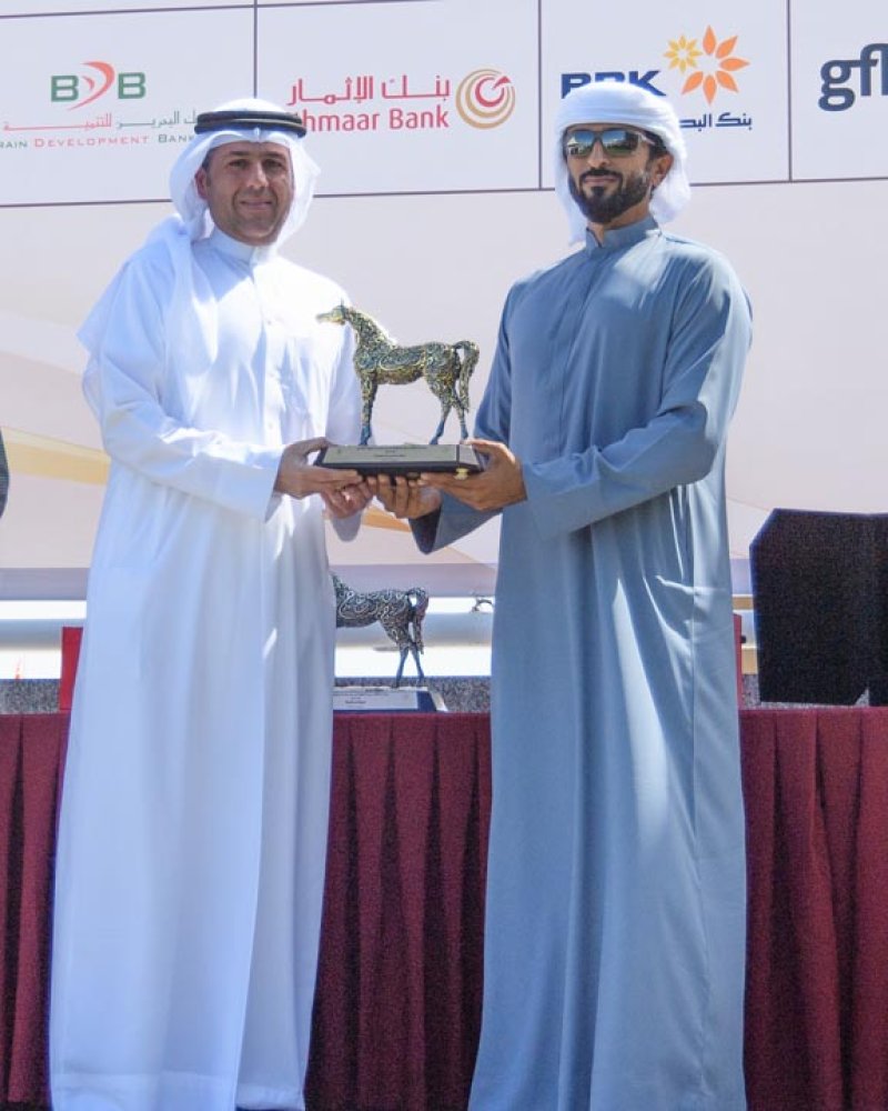 ناصر بن حمد يكرم الداعمين والرعاة لبطولة سموه للقدرة