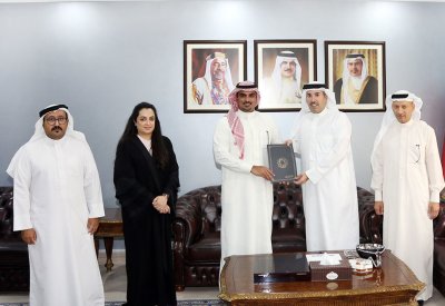 محافظ العاصمة يشيد بإسهامات البنك الأهلي المتحد في خدمة المجتمع ودعم برامج وفعاليات المحافظة