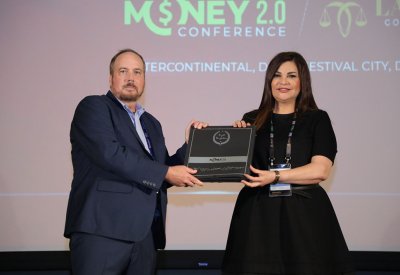 المصرفية البحرينية أميرة اسماعيل تحصد جائزة "القيادة المتميزة" في مؤتمر Money 2.0 بدبي