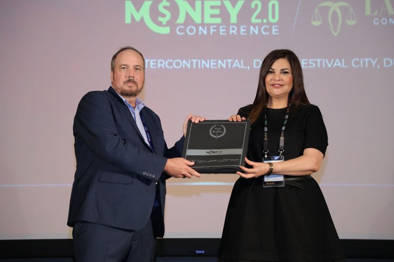 المصرفية البحرينية أميرة اسماعيل تحصد جائزة "القيادة المتميزة" في مؤتمر Money 2.0 بدبي