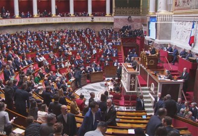 عقب نجاة الحكومة.. اعتقال العشرات في احتجاجات بفرنسا