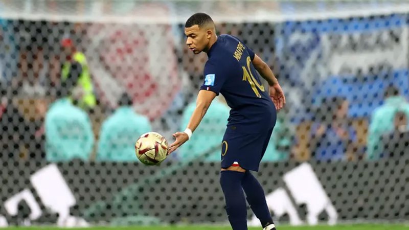 مبابي يوافق على قيادة منتخب فرنسا