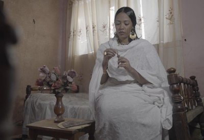 السودانية سارة سليمان تحارب العادات الظالمة لأجساد النساء