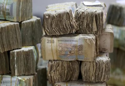 ودائع اليمنيين في خطر.. قانون حوثي يهدد النظام المصرفي