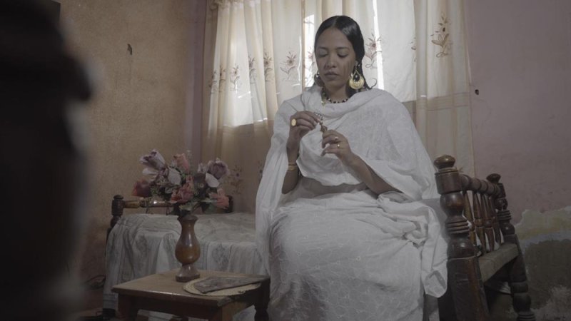 السودانية سارة سليمان تحارب العادات الظالمة لأجساد النساء