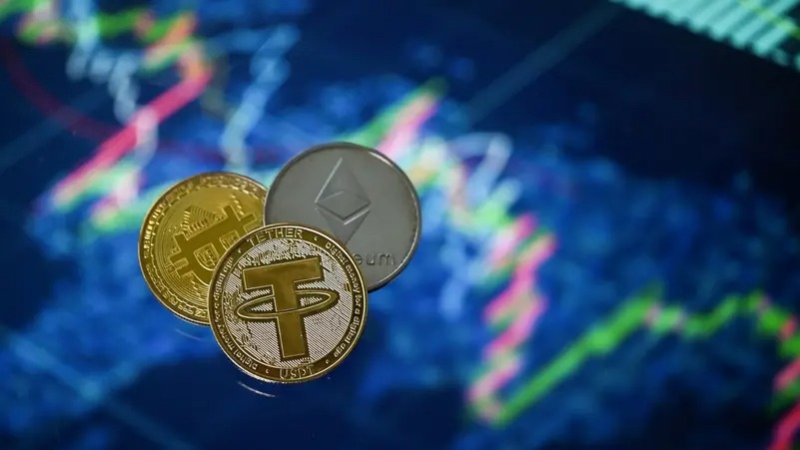"بيتكوين" تواصل ارتفاعاتها.. وعودة توقعات الـ 100 ألف دولار