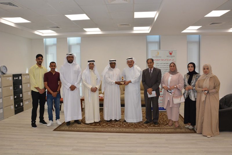 المحافظة الشمالية تكرم عددا من رجال الشرطة وتواصل توزيع السلال الرمضانية