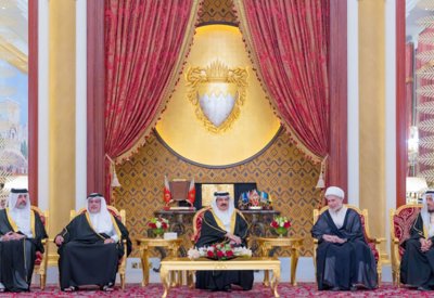جلالة الملك المعظم يستقبل رئيس وأعضاء المجلس الأعلى للشؤون الإسلامية ورئيسي مجلسي الأوقاف السنية والجعفرية للتهنئة بشهر رمضان الكريم