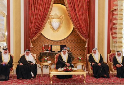 جلالة الملك المعظم يستقبل رئيسي مجلسي الشورى والنواب ونواب الرئيسين ورؤساء اللجان لتقديم التهاني بقدوم شهر رمضان الفضيل