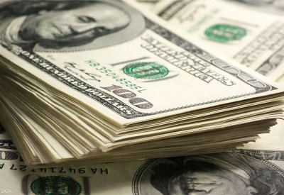 الدولار يضعف وسط احتمالات أن يتوقف الفيدرالي عن رفع الفائدة