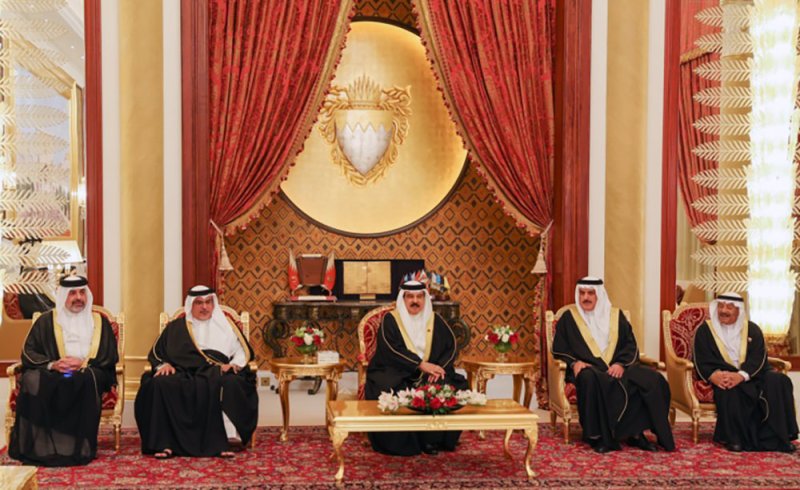 جلالة الملك المعظم يستقبل رئيسي مجلسي الشورى والنواب ونواب الرئيسين ورؤساء اللجان لتقديم التهاني بقدوم شهر رمضان الفضيل