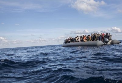 انتشال 19 جثة لمهاجرين أفارقة بعد غرق قاربهم قبالة تونس