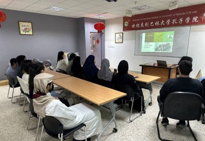 طلبة "كونفوشيوس" جامعة البحرين يتعرفون منح الدراسة في الصين للعام 2023م