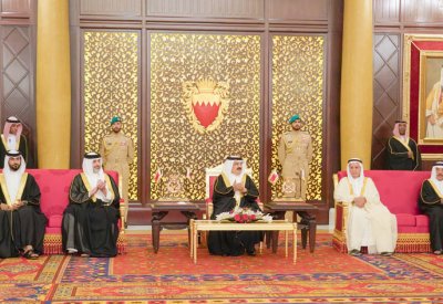 جلالة الملك المعظم يستقبل المهنئين من أهالي محافظة المحرق بشهر رمضان المبارك