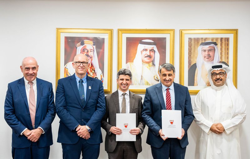 المستشفيات الحكومية توقع اتفاقية تعاون مع الكلية الملكية للجراحين في إيرلندا – جامعة البحرين الطبية