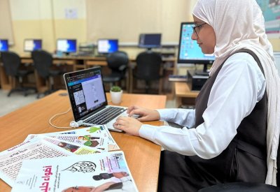 الطالبة آلاء العمري.. قائدة العمل الإعلامي في إعدادية حليمة السعدية