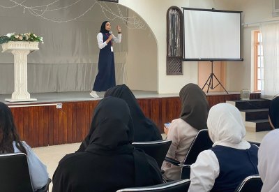 25 طالبة من 11 مدرسة يشاركن في مسابقة "ملكة الإلقاء"