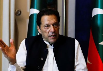 مذكرة توقيف بحق عمران خان لتغيبه عن محاكمته بقضية "التهديد"