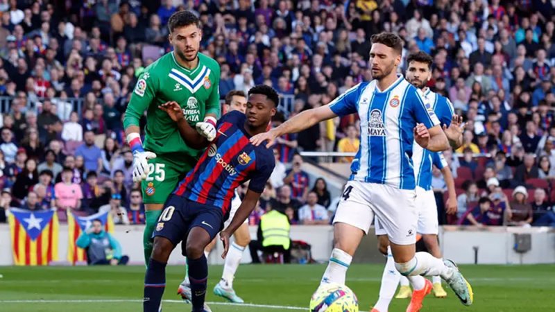 خليفة ميسي: تشافي ظلمني.. وبرشلونة لا يحترمني