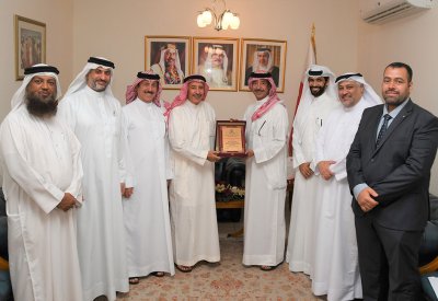 محافظ المحرق يستقبل رئيس نادي الحد الرياضي