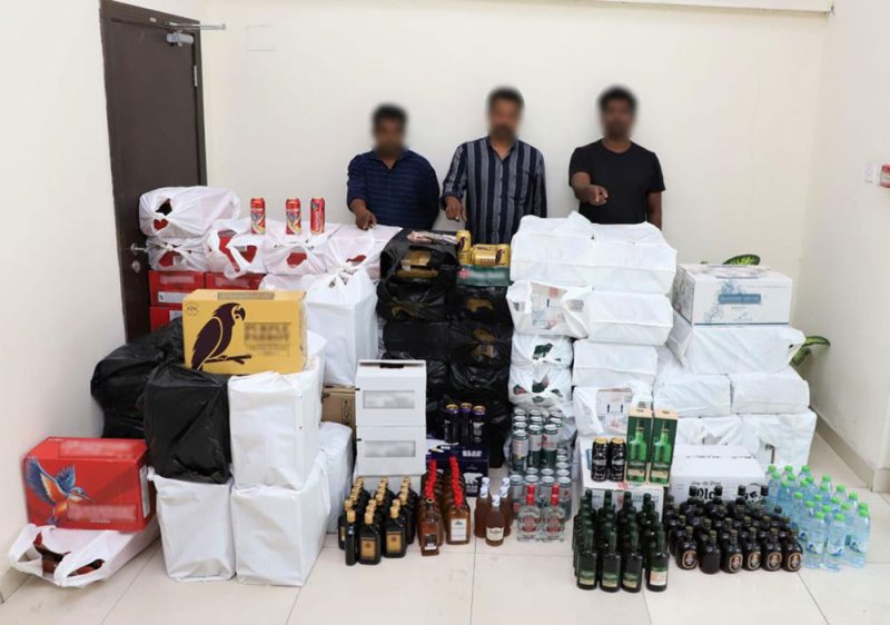 شرطة العاصمة: القبض على ثلاثة آسيويين في قضية حيازة وبيع مواد مسكرة