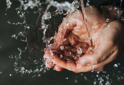 البحرين ملتزمة بالمعايير الدولية لتوفير مياه نظيفة